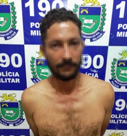 Homem é detido por violação de domicílio e ao sair da delegacia tenta praticar furto e acaba preso