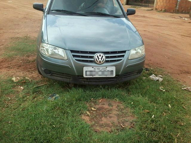 Bueiro acima do nível da via no bairro Vila Nova causa estrago de quase R$ 2 mil em automóvel Bueiro acima do nível da via no bairro Vila Nova causa estrago de quase R$ 2 mil em automóvel