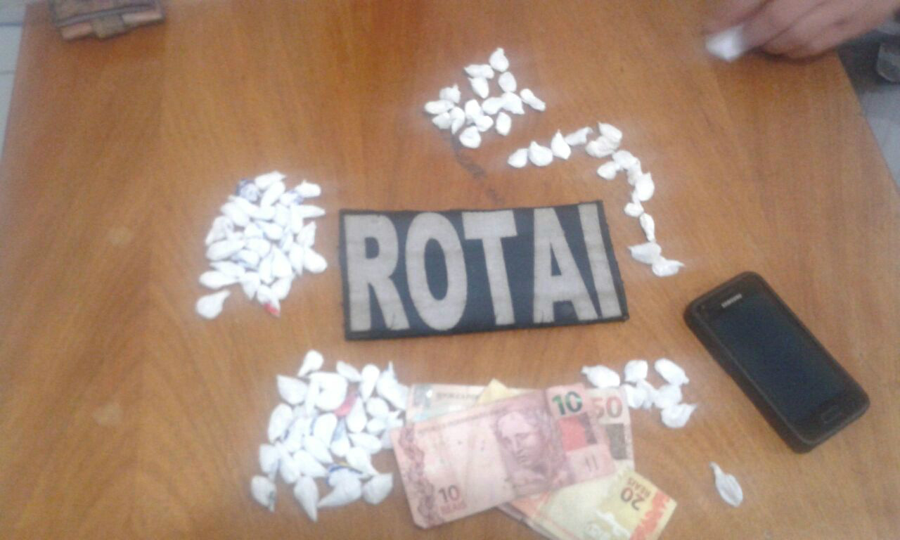 Traficante de 17 anos é apreendido em frente à casa de shows com 99 pepelotes  