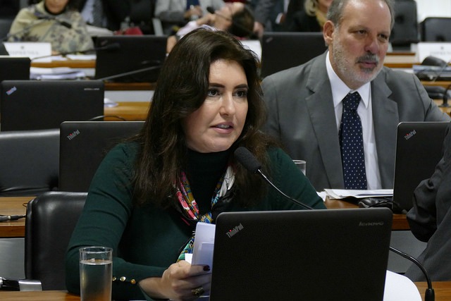 Simone diz que ditadura ‘não é a solução’ e que política ‘parou o Brasil’