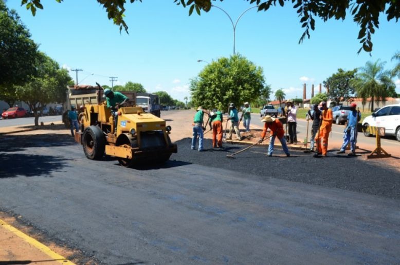 Governo anuncia investimentos de mais de R$ 800 mil para recapeamento de duas vias em Três Lagoas Governo anuncia investimentos de mais de R$ 800 mil para recapeamento de duas vias em Três Lagoas