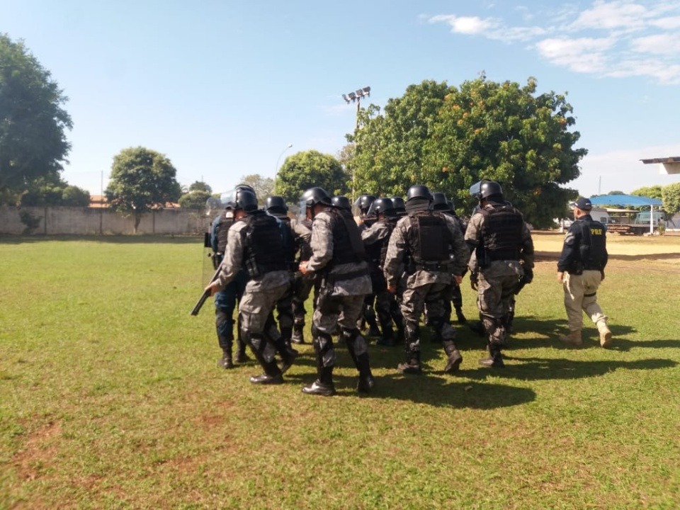 Policiais de Três Lagoas recebem treinamento para atuar em manifestações Policiais de Três Lagoas recebem treinamento para atuar em manifestações