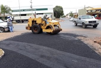Prefeitura realiza recapeamento de pavimento de Praça do Jardim Alvorada
