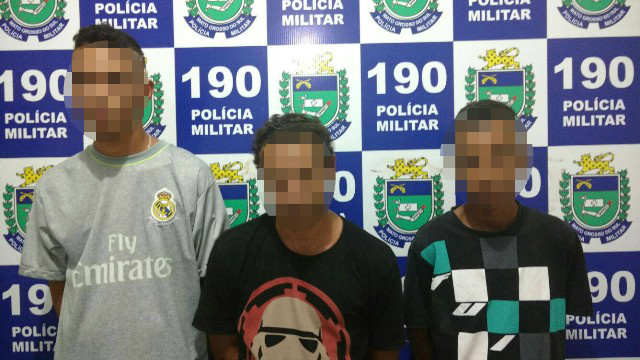 Rádio Patrulha flagra trio em ponto de comercialização de drogas e menor diz “não vou “caguetar” o traficante.” Rádio Patrulha flagra trio em ponto de comercialização de drogas e menor diz “não vou “caguetar” o traficante.”
