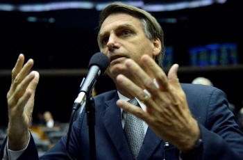 Com quase metade de indecisos, Bolsonaro segue líder no Estado