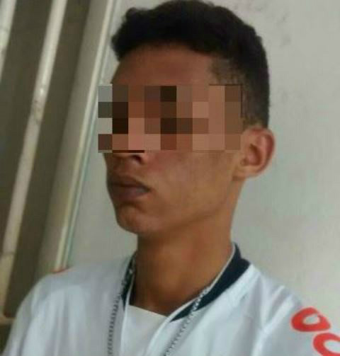 Rádio Patrulha aborda homem usando entorpecente em via pública Rádio Patrulha aborda homem usando entorpecente em via pública