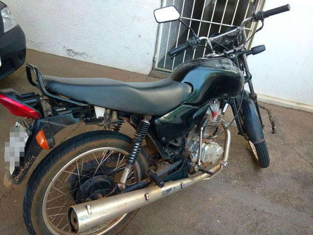 Pedreiro denuncia moto abandonada em terreno baldio no bairro Nova Três Lagoas