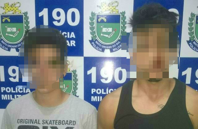 Após flagrante, supostos usuários são detidos e levados para a Delegacia Após flagrante, supostos usuários são detidos e levados para a Delegacia