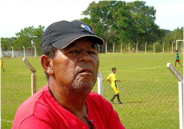 Vizinhos tentam encontrar família de idoso internado no Auxiliadora Vizinhos tentam encontrar família de idoso internado no Auxiliadora
