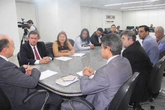 Eduardo Rocha organiza reunião sobre risco da não permanência da macrorregião da saúde de Três Lagoas Eduardo Rocha organiza reunião sobre risco da não permanência da macrorregião da saúde de Três Lagoas
