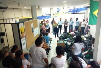 Assistência recebe mais de 3 mil peças de roupas arrecadadas pelo SENAC de Três Lagoas Assistência recebe mais de 3 mil peças de roupas arrecadadas pelo SENAC de Três Lagoas