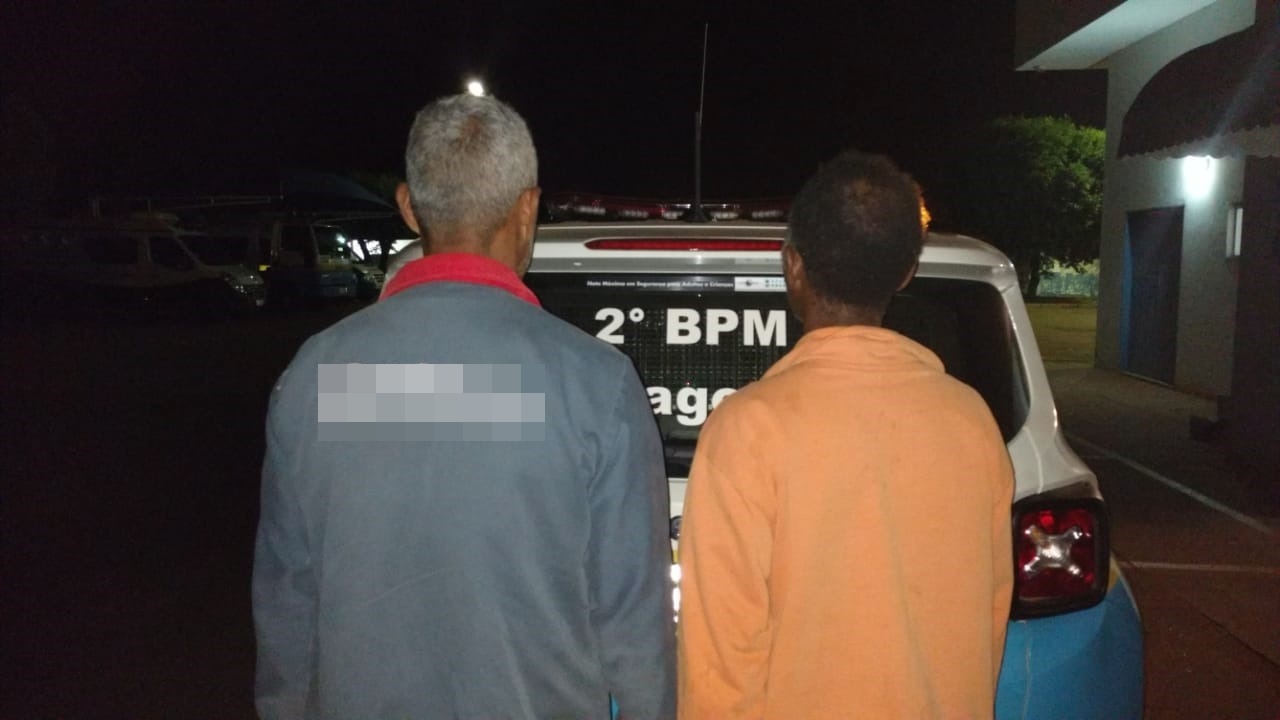 Dupla é presa com arma de fogo irregular e munições