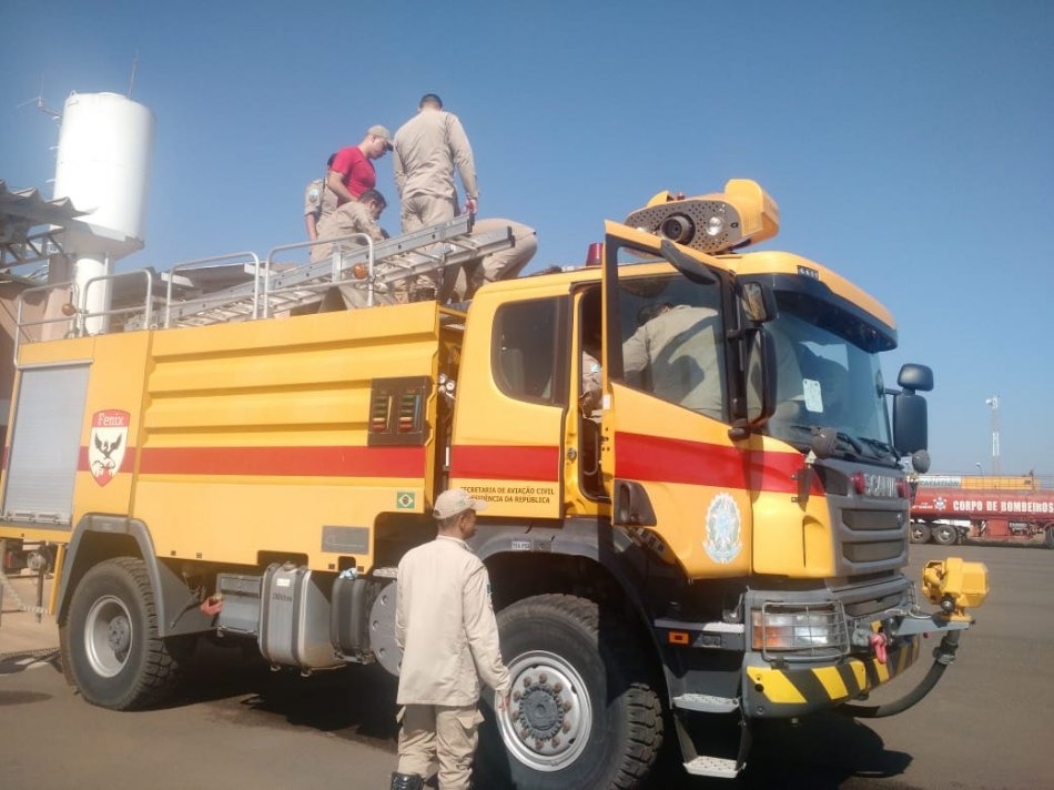 Corpo de Bombeiros realiza treinamento no Aeroporto de Três Lagoas Corpo de Bombeiros realiza treinamento no Aeroporto de Três Lagoas