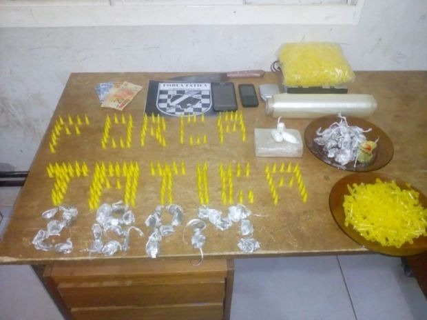 Força Tática apreende 202 pinos de cocaína na Vila Zuque