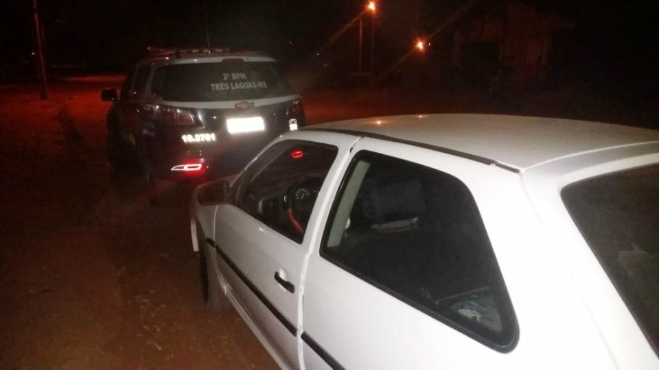 Após denúncia, Polícia Militar recupera carro furtado