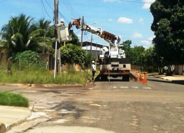 Após publicação de matéria, Elektro troca poste de energia no Vila Nova