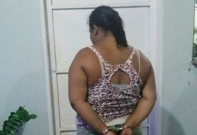 Mulher que agrediu a mãe e o filho de 2 anos é presa pela PM Mulher que agrediu a mãe e o filho de 2 anos é presa pela PM