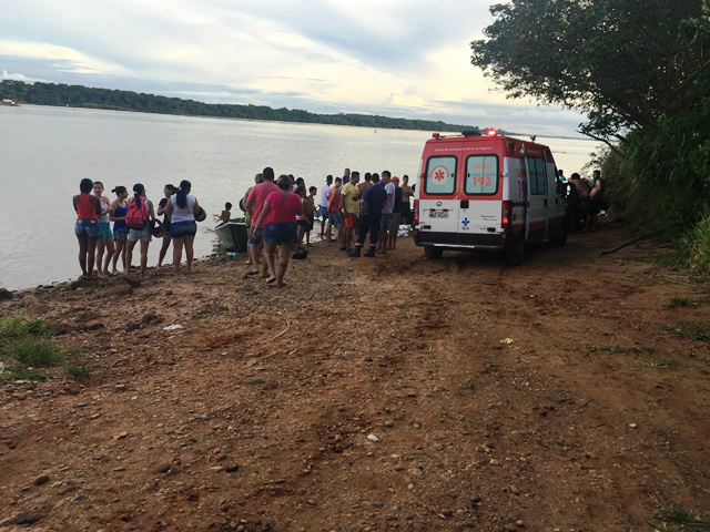 Jovem de 20 anos perde a vida após cair de barco no Rio Paraná Jovem de 20 anos perde a vida após cair de barco no Rio Paraná