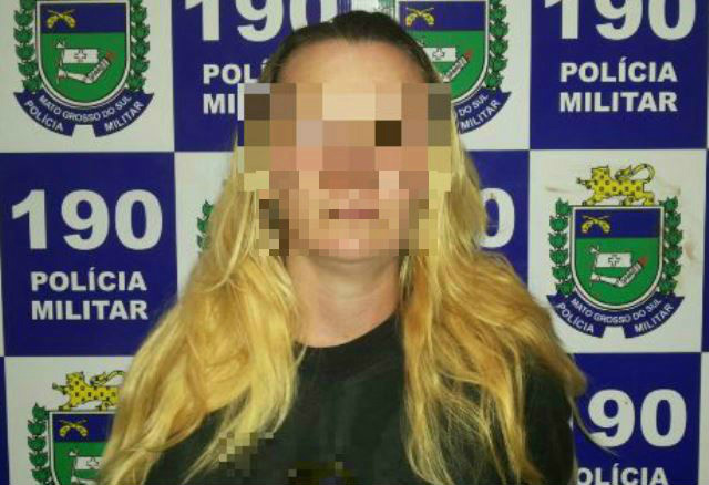 Mulher com arma de fogo é detida pela Polícia Militar