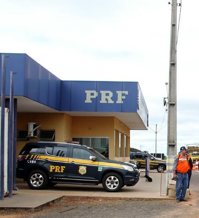 Boliviano é abordado pela PRF em carreta com chassi adulterado