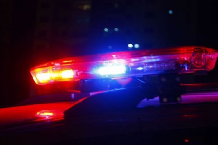 Por ciúmes da mãe, homem tenta matar vizinho com diversos tiros