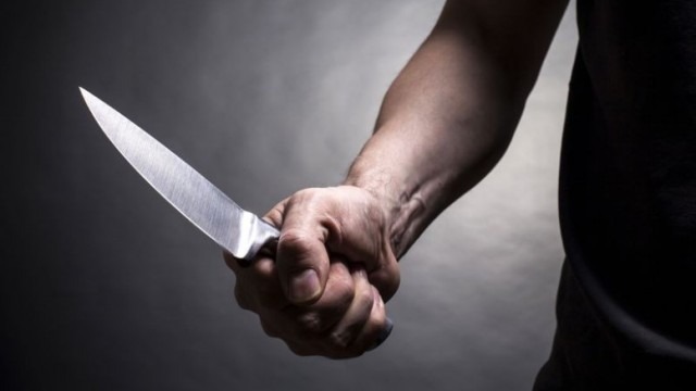Após intervir em briga num bar, homem é atingido por facada no braço