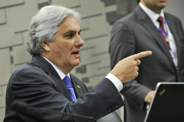 STF autoriza Delcídio Amaral a sair da prisão, diz advogado do senador  
