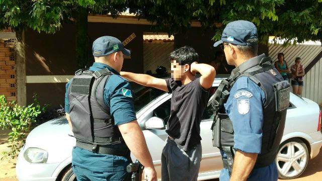 Vizinhos impedem que jovens invadam casa no bairro Vila Alegre