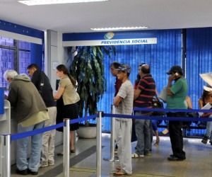 Governo publica decreto que antecipa parcela do 13º para aposentados