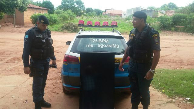 Polícia Militar apreende televisão abandonada no bairro Jardim Flamboyant Polícia Militar apreende televisão abandonada no bairro Jardim Flamboyant