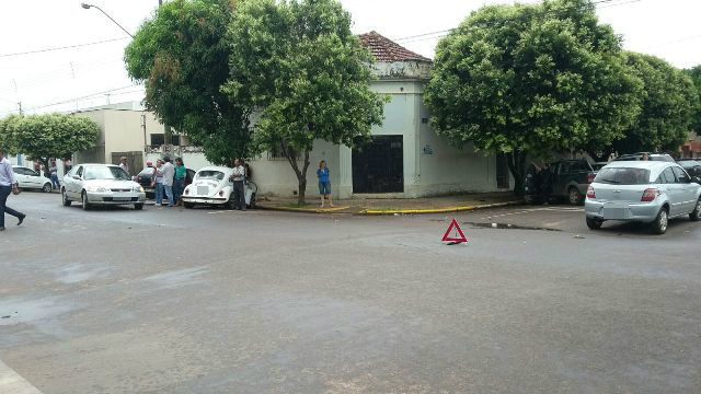 Polícia de Três Lagoas registra acidente de trânsito na área central 