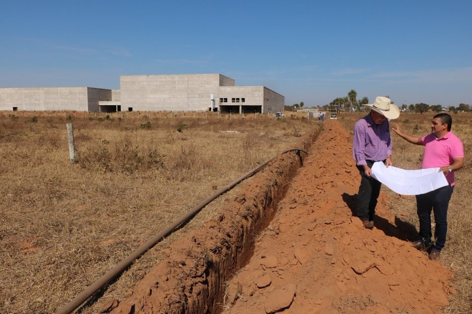 Prédio do shopping de Três Lagoas recebe instalação de água potável