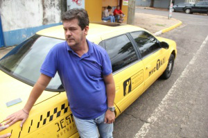 Empresário de Três Lagoas faz sucesso com táxi nas ruas de Campo Grande