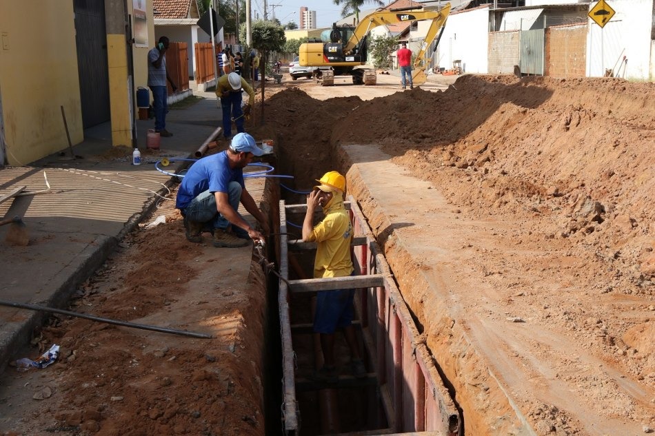 Vila Haro começa a receber ampliação da rede de esgoto