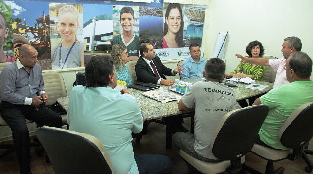 Vereador volta a discutir produção de peixe com representantes de Cooperativa e prefeita
