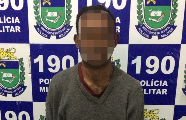 Força Tática apreende usuário com porção de crack no bairro Santa Rita Força Tática apreende usuário com porção de crack no bairro Santa Rita
