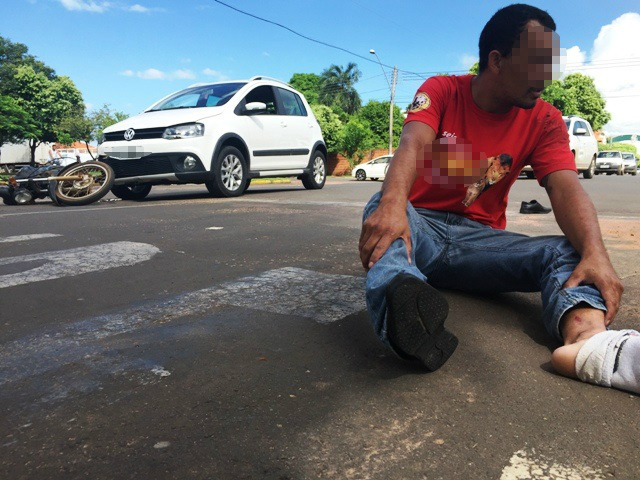 Motorista invade preferencial e causa acidente na área central 
