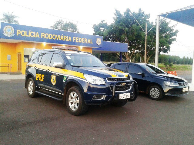 P.R.F. apreende veículo dublê e prende o condutor em Três Lagoas P.R.F. apreende veículo dublê e prende o condutor em Três Lagoas