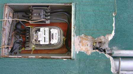 Após cumprir mandado de busca e apreensão, SIG descobre “Gato” de energia elétrica 