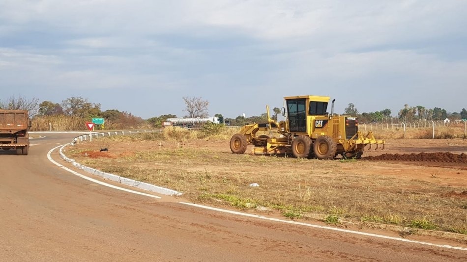 Desvio de trânsito é feito para que Portal seja instalado no acesso a Três Lagoas Desvio de trânsito é feito para que Portal seja instalado no acesso a Três Lagoas