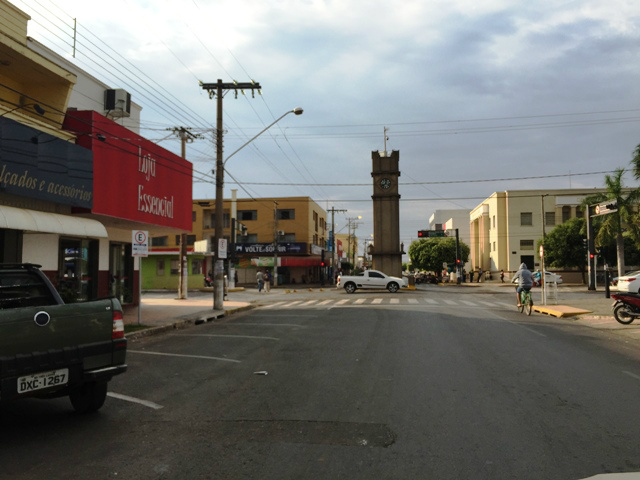 Ruas da área central ficam “desertas” após implantação da “Zona Azul”