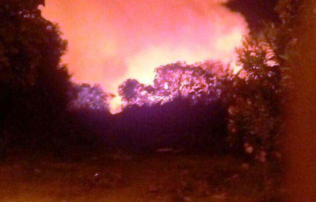 Incêndio no “buracão da Vila Piloto” assusta moradores da região 