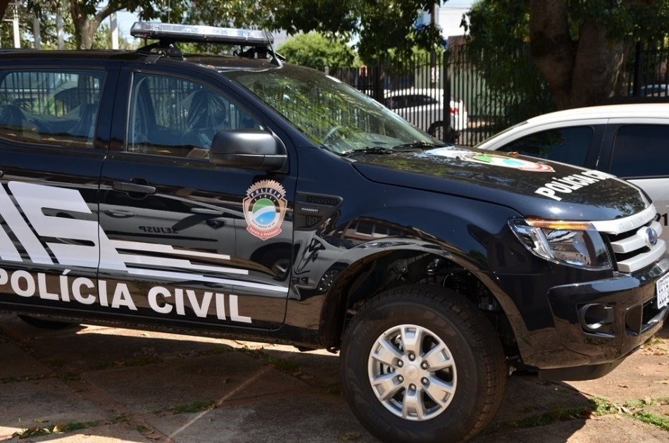 Mulher tem bolsa furtada no bairro Vila Alegre após ser distraída por motociclista Mulher tem bolsa furtada no bairro Vila Alegre após ser distraída por motociclista