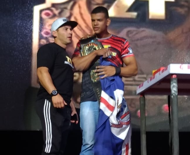Três-lagoense vence em primeiro lugar Competição de Luta de Braço na Bolívia