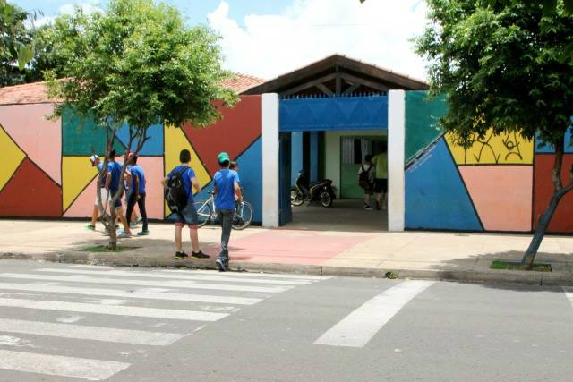 Educadores de Três Lagoas aderem à movimentação nacional e alunos do município ficam sem aula Educadores de Três Lagoas aderem à movimentação nacional e alunos do município ficam sem aula