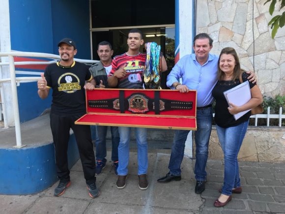 Eduardo Rocha parabeniza lutador de braço tres-lagoense por conquistar cinturão