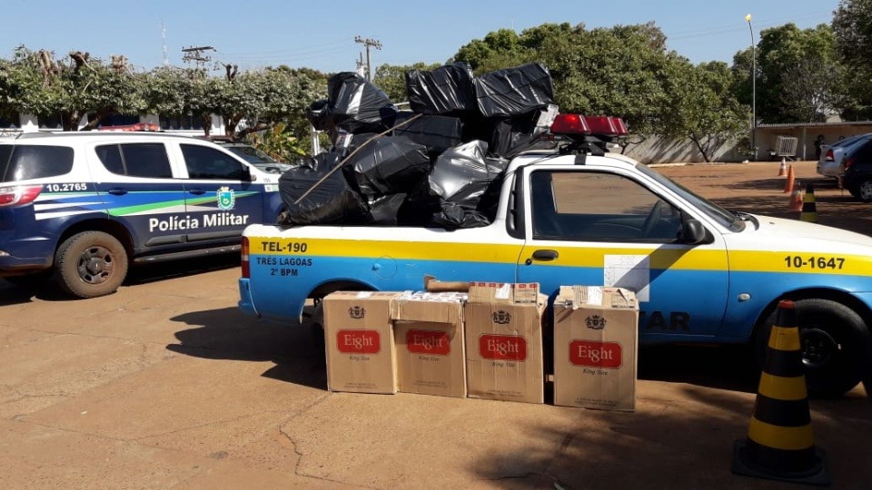 Polícia Militar apreende cerca de 20 caixas de cigarro em residência