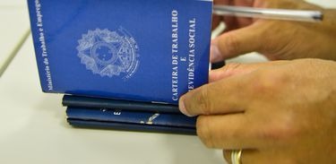 Agências dos Correios poderão emitir carteira profissional sem custo Agências dos Correios poderão emitir carteira profissional sem custo