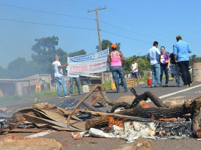 Trecho da BR-262 em Campo Grande é liberado por sem-terra