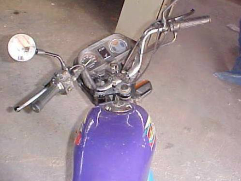 Ladrões anunciam roubo, na fuga moto estraga e acabam espancados por vítima Ladrões anunciam roubo, na fuga moto estraga e acabam espancados por vítima